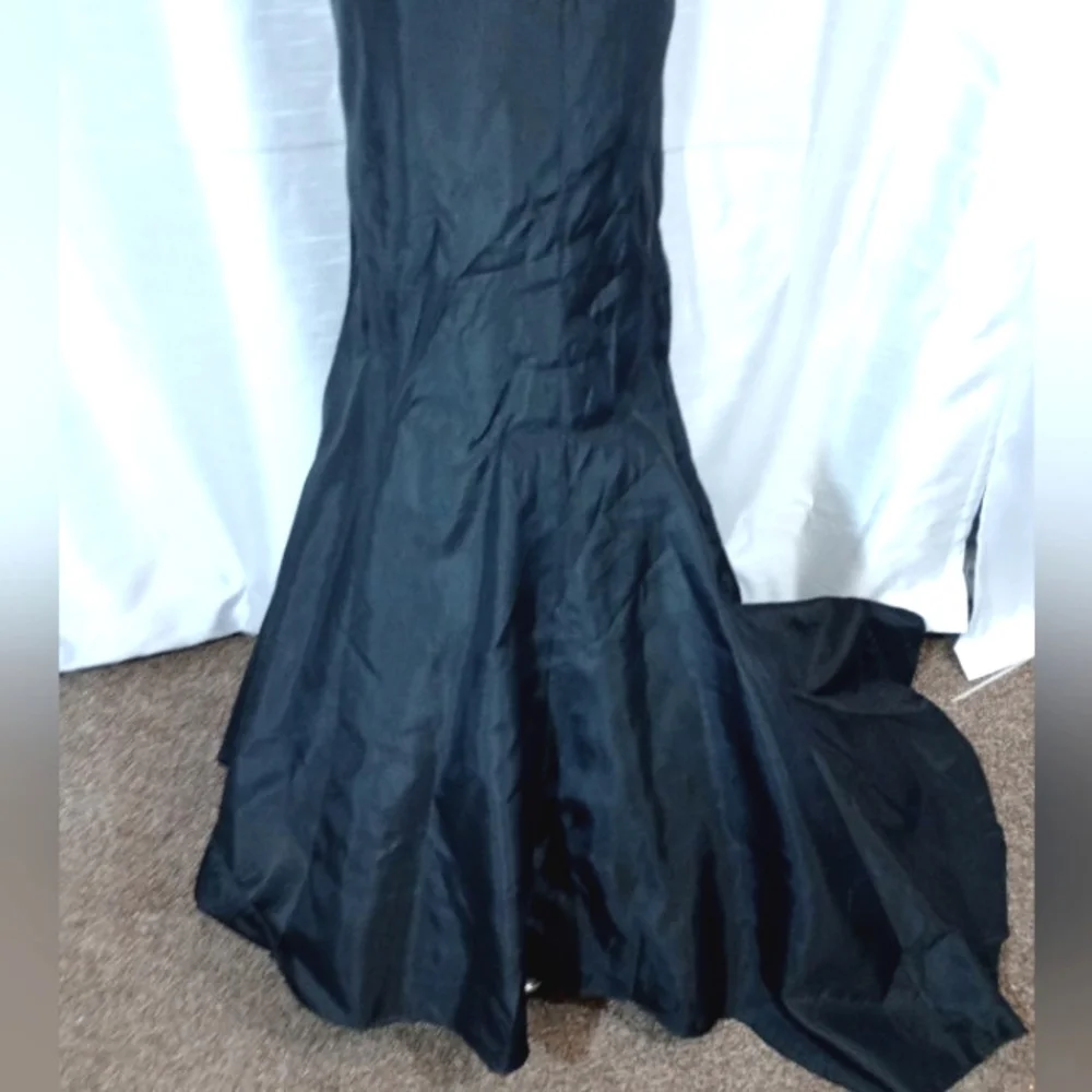 Spanish halter Ruffled Neck Dress, flared tulle Train, Black/White, Sleeveless,6